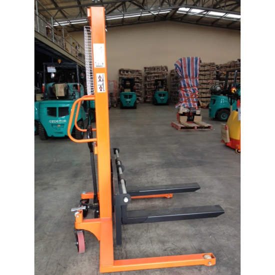 Hand Straddle Pallet Stacker | 1000Kg Straddle Stacker | Waste Bins ...