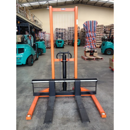 Hand Straddle Pallet Stacker | 1000Kg Straddle Stacker | Waste Bins ...